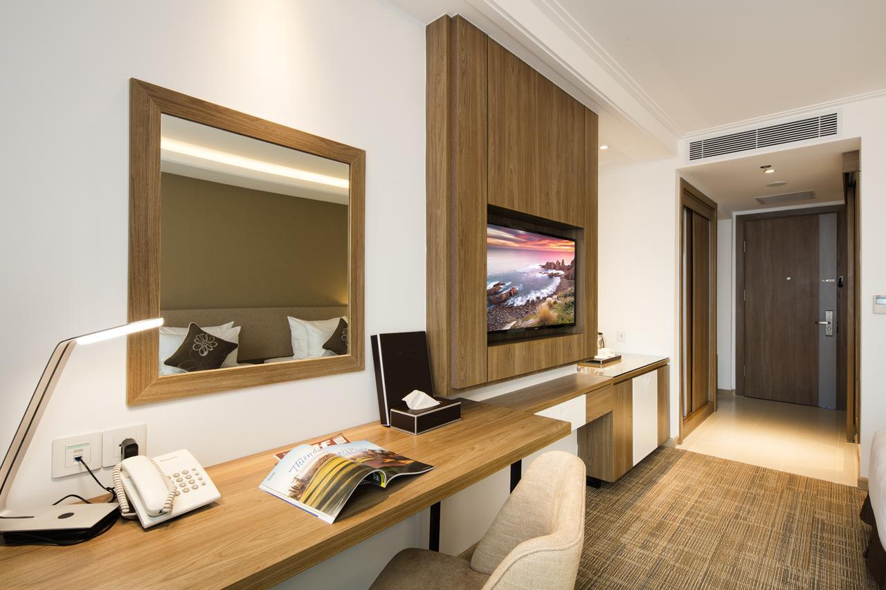 Comodo Nha Trang Hotel Exterior photo